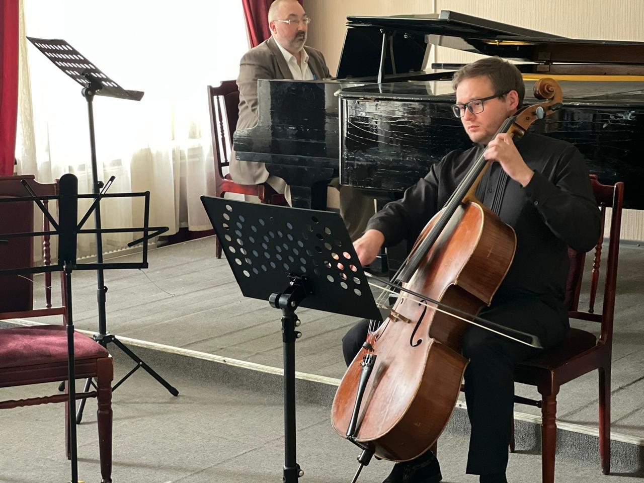 Творческая встреча с заслуженным деятелем искусств Республики Башкортостан Азаматом Даниловичем Хасаншиным